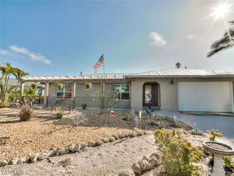 20621 Coconut Dr, Estero, FL 33928