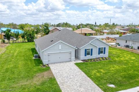 703 SE 8th Pl, Cape Coral, FL 33990