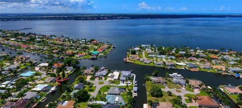 5620 Del Rio Ct, Cape Coral, FL 33914