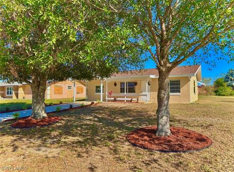 400 Cactus Cir, Lehigh Acres, FL 33936