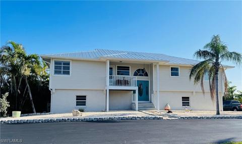 2952 Buttonwood Key Ct, Saint James City, FL 33956