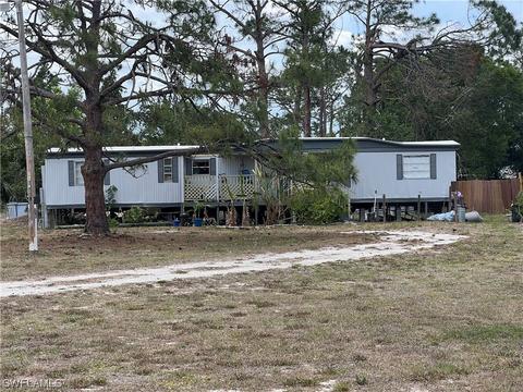 8000 Breeze Dr, North Fort Myers, FL 33917