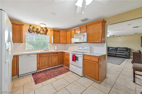 288 Whittier Ave, North Fort Myers, FL 33917