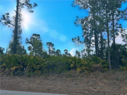 835 Runble St E, Lehigh Acres, FL 33974