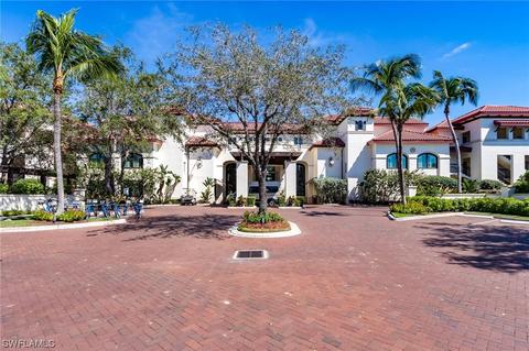 221 9th St S #311, Naples, FL 34102