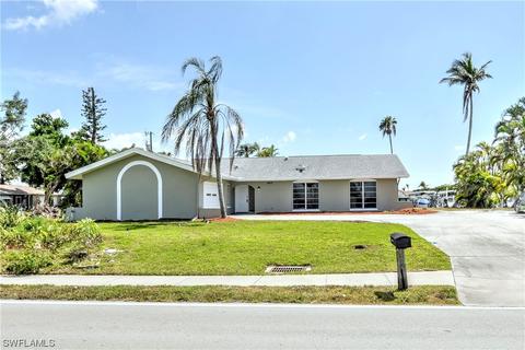 4117 Country Club Blvd, Cape Coral, FL 33904