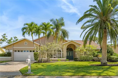 8812 Banyan Cove Cir, Fort Myers, FL 33919