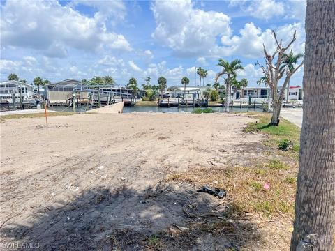 11471 Dogwood Ln, Fort Myers Beach, FL 33931