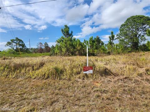 811 Asher St E, Lehigh Acres, FL 33974