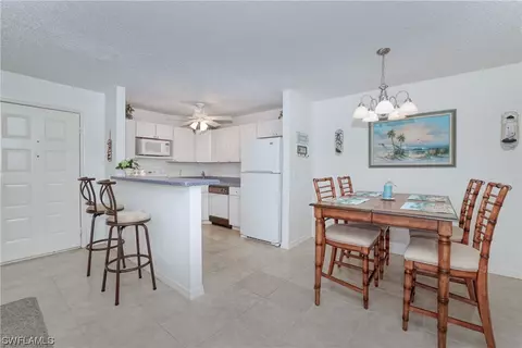 692 Royal Woods Dr #4, Fort Myers, FL 33908