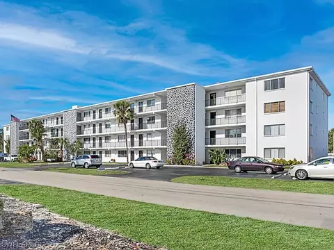 4906 Victoria Dr #306, Cape Coral, FL 33904