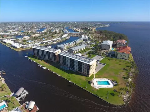 4260 SE 20th Pl #805, Cape Coral, FL 33904