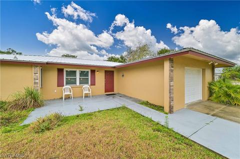 4002 Rainbow Cir, Labelle, FL 33935