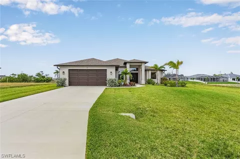 32 NE 8th Pl, Cape Coral, FL 33909