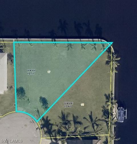 428 Cross St, North Fort Myers, FL 33903