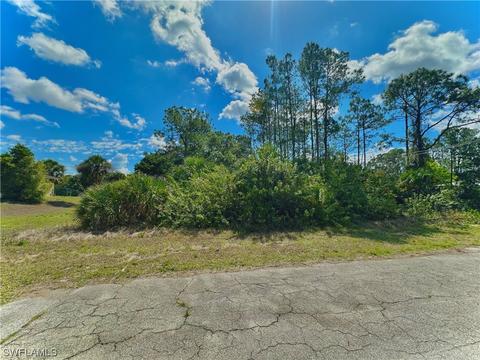 400 Robert Ave, Lehigh Acres, FL 33936