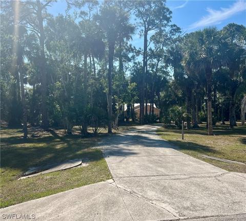 431 7th St NW, Naples, FL 34120