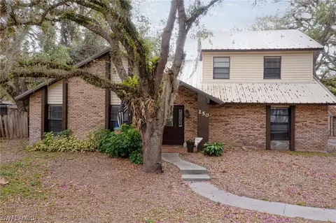 250 S Davis St, Labelle, FL 33935
