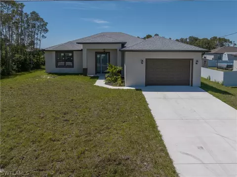 810 Lystra Ave, Fort Myers, FL 33913