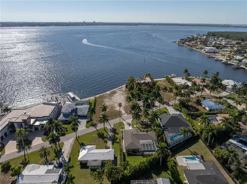 238 Bayshore Dr, Cape Coral, FL 33904