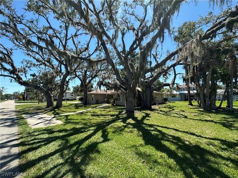 625 Overriver Dr, North Fort Myers, FL 33903