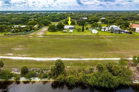 1367 Frontier Cir, Labelle, FL 33935 photo 2
