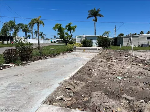 122 Shoreland Dr, Fort Myers, FL 33905