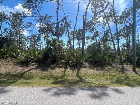 137 Jade St, Rotonda West, FL 33947