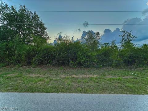 550 Redwood Ave S, Lehigh Acres, FL 33974