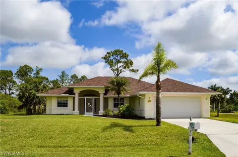 813 Julio Cir, Lehigh Acres, FL 33972