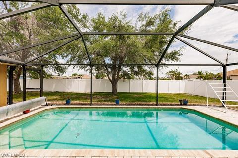 423 SE 14th Ter, Cape Coral, FL 33990