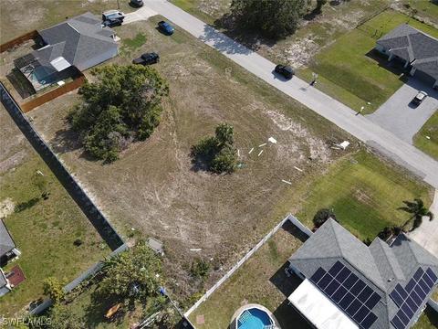 2704 NW 8th Pl, Cape Coral, FL 33993