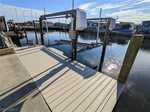 3026 Bowsprit Ln, Saint James City, FL 33956