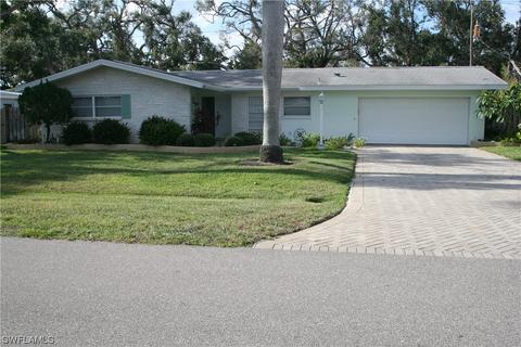 1335 Walden Dr, Fort Myers, FL 33901