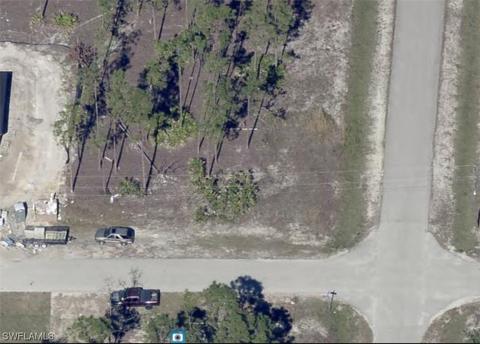907 E 13th St, Lehigh Acres, FL 33972