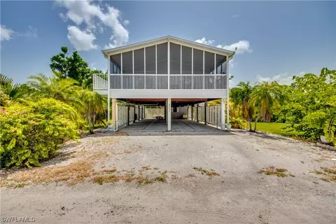 8233 Moyer Ln, Bokeelia, FL 33922