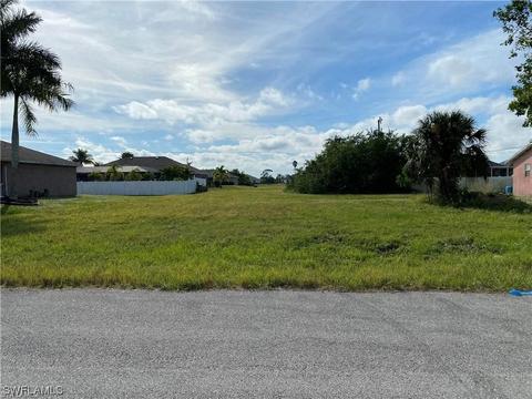 318 NE 14th Ter, Cape Coral, FL 33909