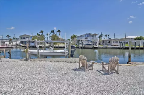 3915 Phoenix Dr, Saint James City, FL 33956