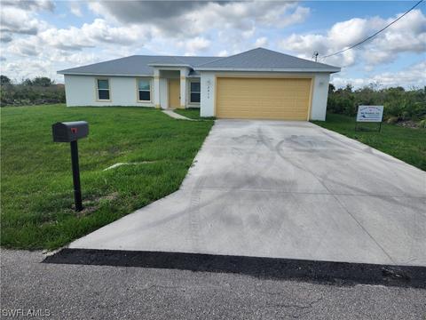 2817 71st St W, Lehigh Acres, FL 33971