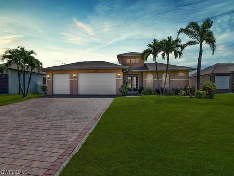 2215 SE 18th Pl, Cape Coral, FL 33990