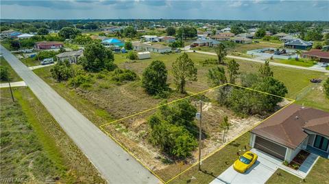 3902 11th St SW, Lehigh Acres, FL 33976