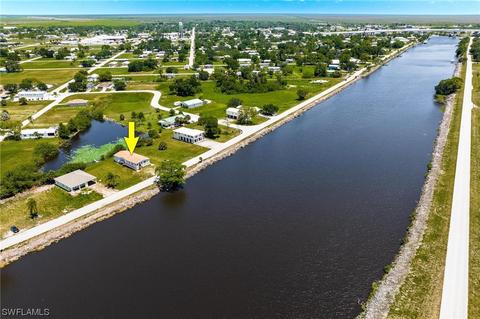 906 Riverside Dr SW, Moore Haven, FL 33471