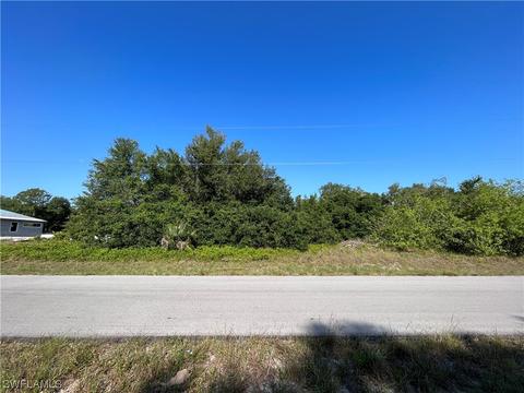 1621 Columbus Ave, Lehigh Acres, FL 33972
