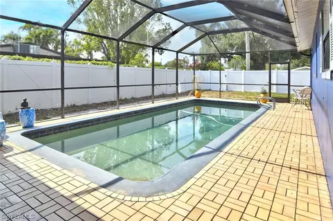 390 Rosemont Dr, Fort Myers, FL 33916