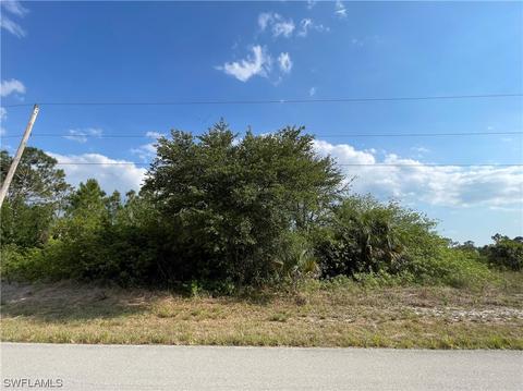 746 Cardinal St E, Lehigh Acres, FL 33974