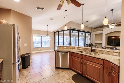 710 SE 8th Pl, Cape Coral, FL 33990