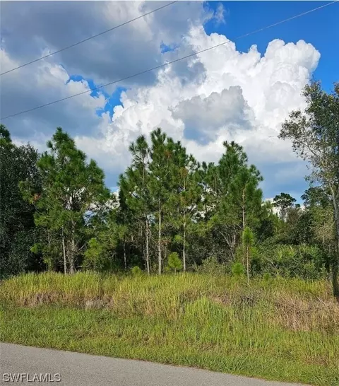 914 Robert Ave, Lehigh Acres, FL 33936