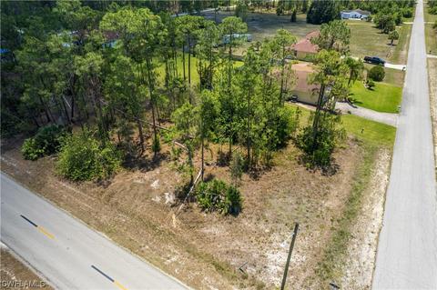 800 E 14th St, Lehigh Acres, FL 33972