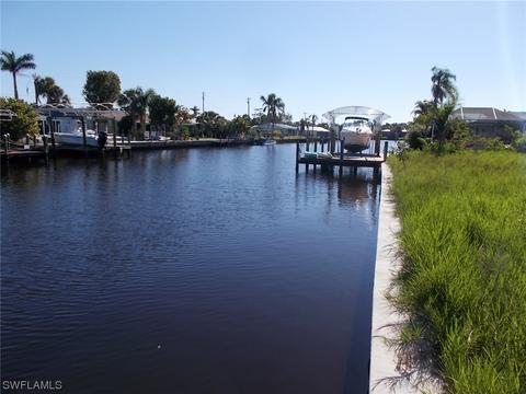 422 Cross St, North Fort Myers, FL 33903