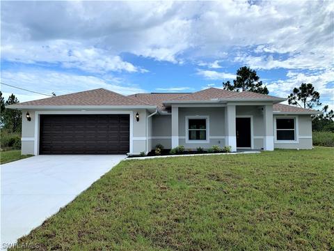 921 Lee Ave, Lehigh Acres, FL 33972